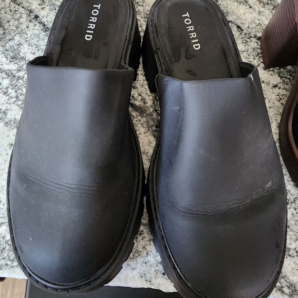 Chunky Platform Clogs - Picture 2 of 2